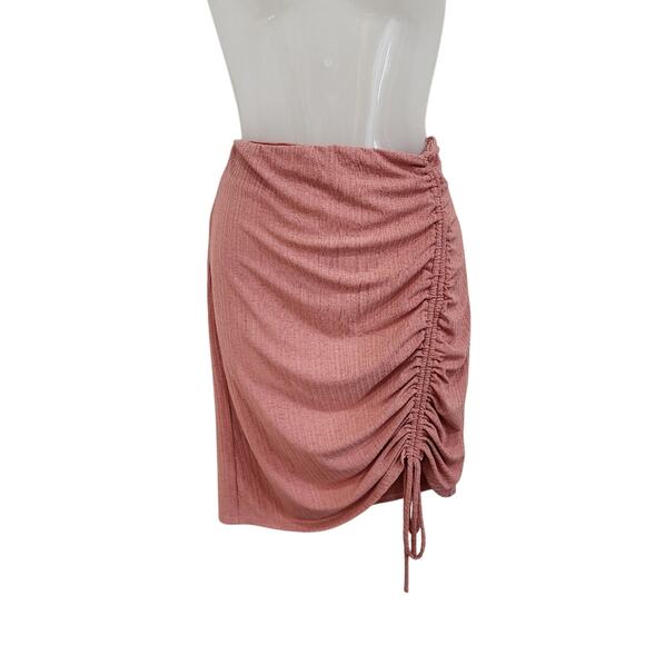 Free People Textured Blush Pink Mini Skirt Ruched Detailing Night Out Size Large - Picture 1 of 7